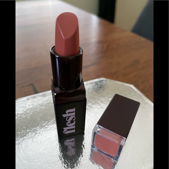 NWT Flesh Fleshy Lips Lipstick in Yum💄 💋 - Picture 2 of 2